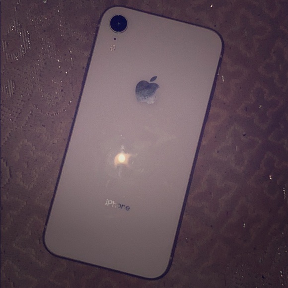 Accessories - iPhone XR ( white ) Comes with case & iPhone box .